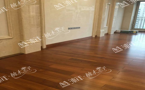 實(shí)木地?zé)岬匕? alt=